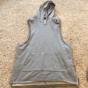 Men’s L / XL. Sleeveless pull over hoodie.
